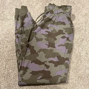 Lululemon Stretch High-Rise Jogger In Heritage 365 Camo Dusky Lavender Multi
